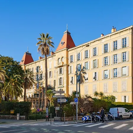 Renting - Victor - Historic Palace Luxury 3 Bedrooms Parking