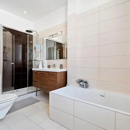 公寓 Renting - Victor - Historic Palace Luxury 3 Bedrooms Parking